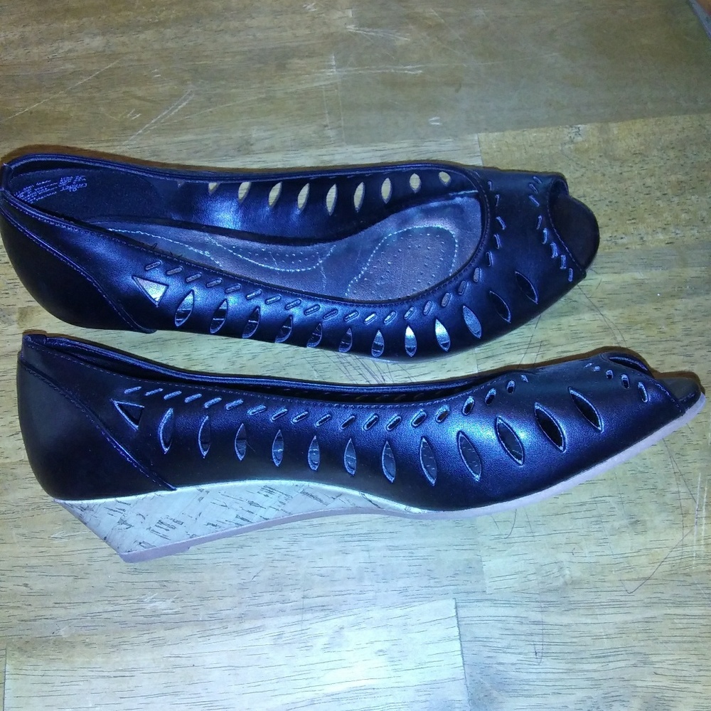 Reflex wedge heel flats